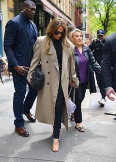 Jennifer Lopez feet photo thumbnail