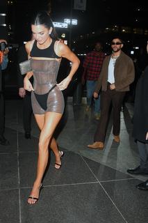 Kendall Jenner feet photo thumbnail