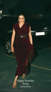 Trisha Krishnan feet photo thumbnail