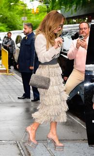 Jennifer Lopez feet photo thumbnail