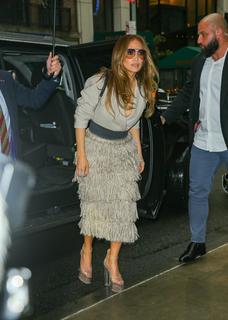 Jennifer Lopez feet photo thumbnail
