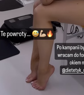 Karolina Pisarek feet photo thumbnail