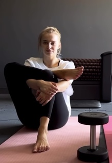 Karolina Pisarek feet photo thumbnail