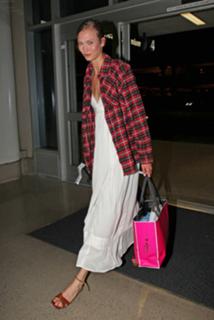 Karlie Kloss feet photo thumbnail
