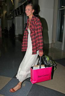 Karlie Kloss feet photo thumbnail