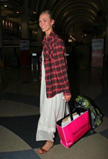 Karlie Kloss feet photo thumbnail