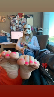 Kyle Unfug feet photo thumbnail