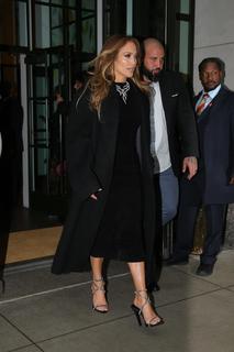 Jennifer Lopez feet photo thumbnail