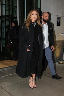 Jennifer Lopez feet photo thumbnail