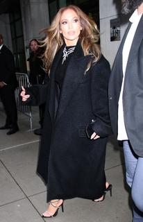 Jennifer Lopez feet photo thumbnail