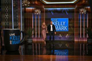 Kelly Ripa feet photo thumbnail
