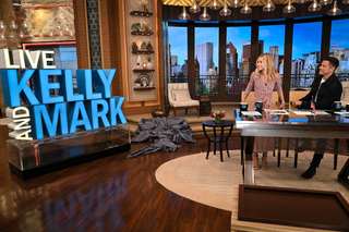 Kelly Ripa feet photo thumbnail