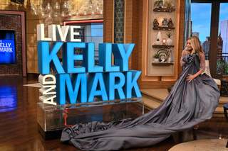 Kelly Ripa feet photo thumbnail