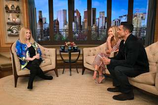Kelly Ripa feet photo thumbnail