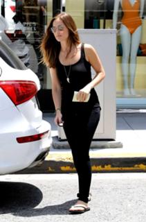 Minka Kelly feet photo thumbnail