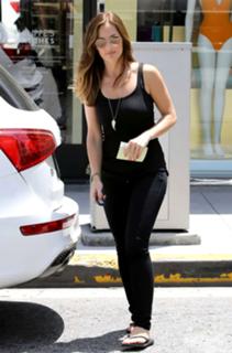 Minka Kelly feet photo thumbnail