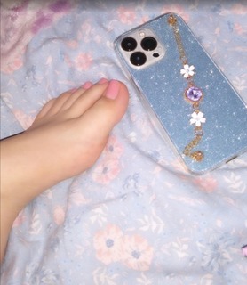 Isa Pes feet photo thumbnail