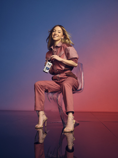 Sydney Sweeney feet photo thumbnail