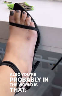 Erin Lim feet photo thumbnail
