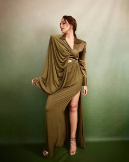 Sonakshi Sinha feet photo thumbnail