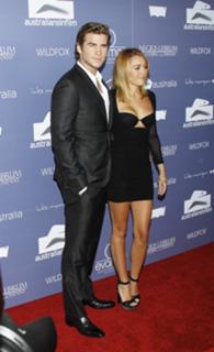 Miley Cyrus feet photo thumbnail