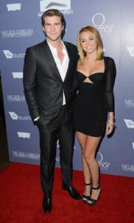 Miley Cyrus feet photo thumbnail