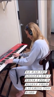 LeAnn Rimes feet photo thumbnail