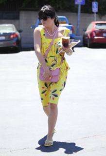 Selma Blair feet photo thumbnail