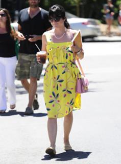 Selma Blair feet photo thumbnail