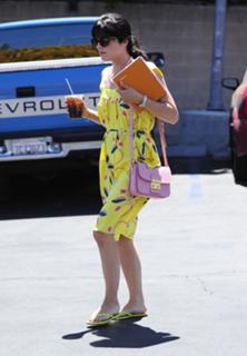 Selma Blair feet photo thumbnail