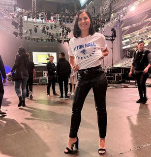 Megan Olivi feet photo thumbnail