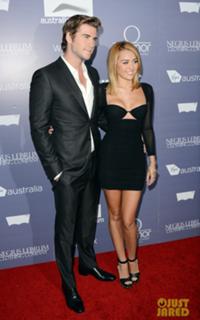 Miley Cyrus feet photo thumbnail