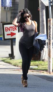Vanessa Hudgens feet photo thumbnail