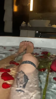 Megan Fox feet photo thumbnail