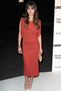 Jordana Brewster feet photo thumbnail