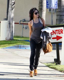 Vanessa Hudgens feet photo thumbnail