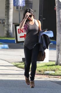 Vanessa Hudgens feet photo thumbnail