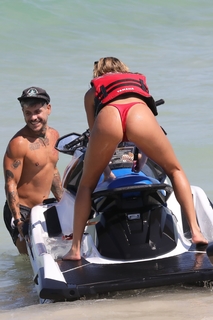 Chantel Jeffries feet photo thumbnail