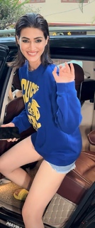 Kriti Sanon feet photo thumbnail