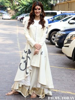 Kriti Sanon feet photo thumbnail