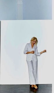 Holly Willoughby feet photo thumbnail