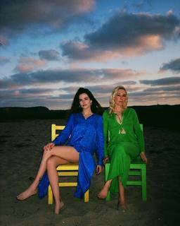 Zoey Deutch feet photo thumbnail