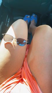 Kéfera Buchmann feet photo thumbnail