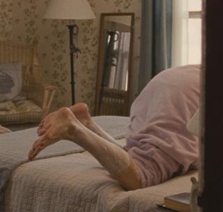 Hilary Swank feet photo thumbnail