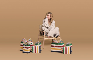 Annie Murphy feet photo 5
