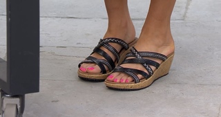 Courtney Khondabi feet photo thumbnail