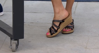 Courtney Khondabi feet photo thumbnail