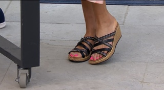 Courtney Khondabi feet photo thumbnail