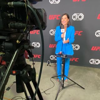 Megan Olivi feet photo thumbnail