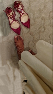 Sonam Kapoor feet photo thumbnail